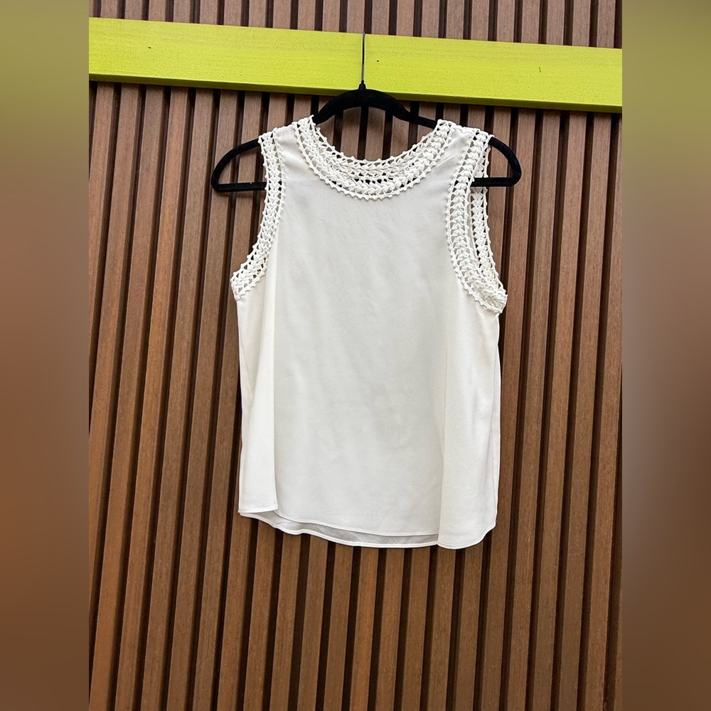 Cinq à Sept 100% Silk Cream Trim Blouse